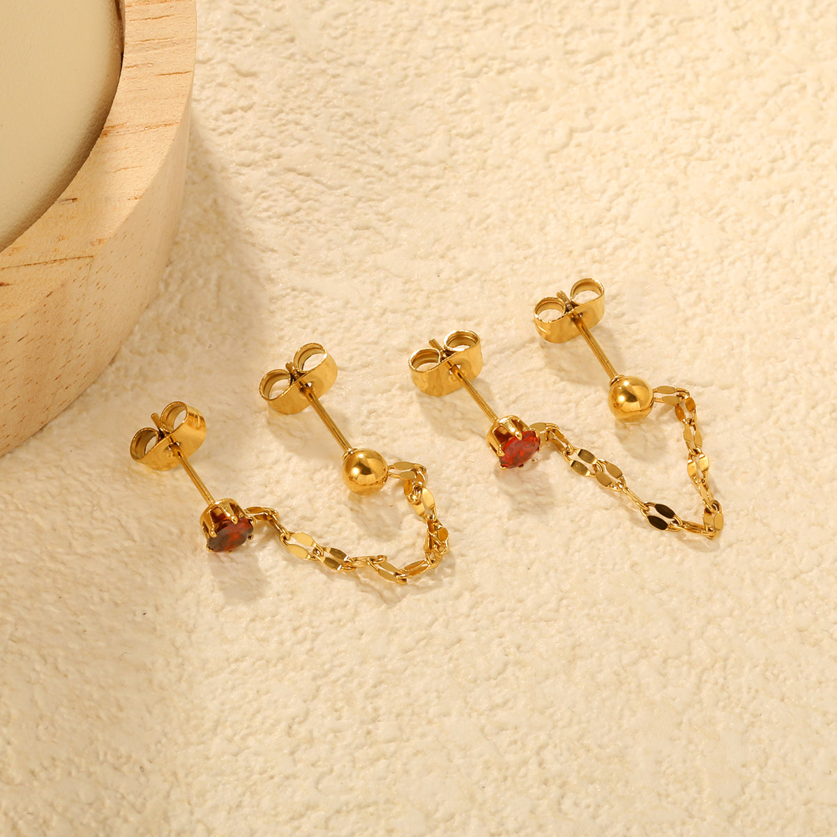 Aretes Doble Perforación Perla Roja